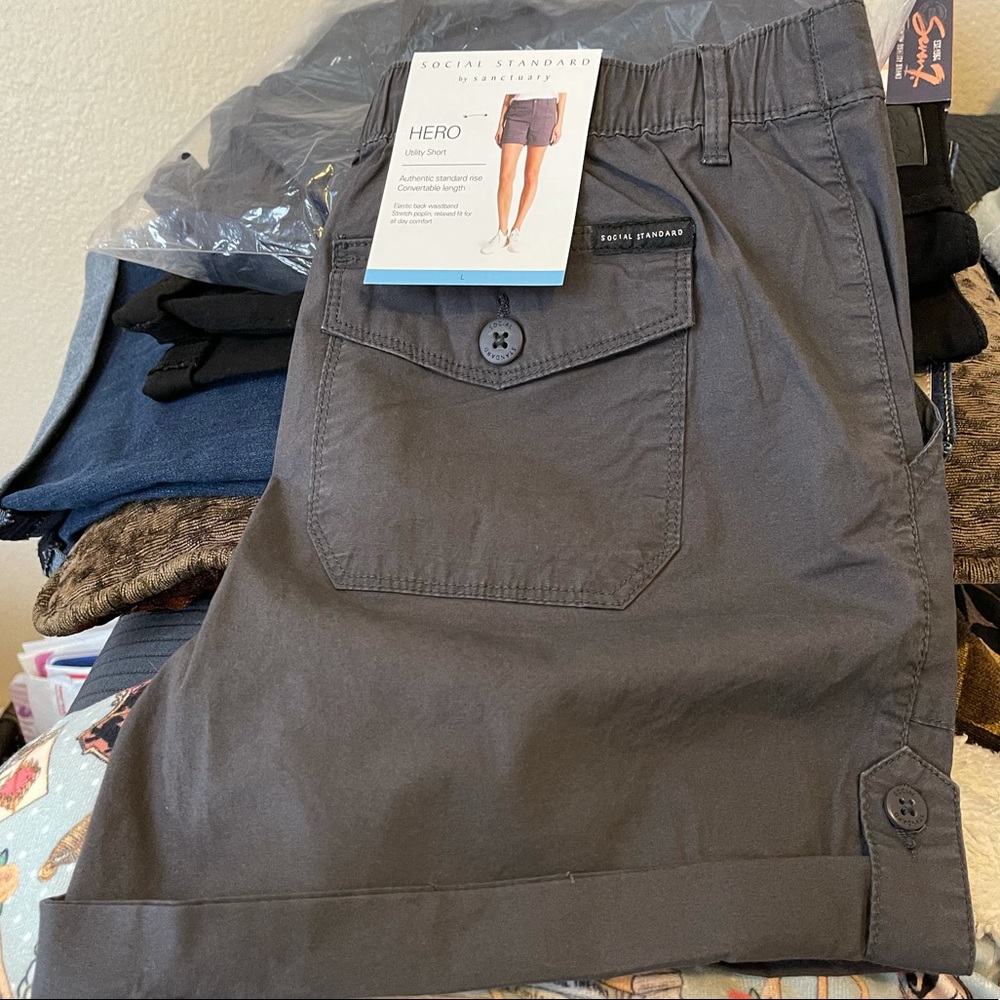 Social standard shorts